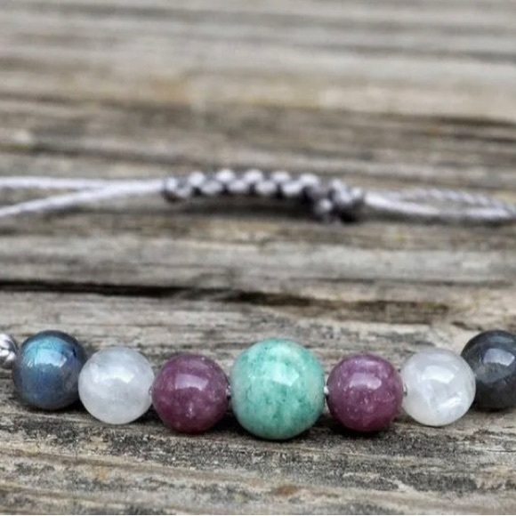 Beautiful Beaded Crystal Bracelet - Picture 2 of 2